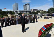 Президент Азербайджана и его супруга приняли участие в торжественной церемонии по случаю 71-й годовщины Победы над фашизмом (ФОТО)