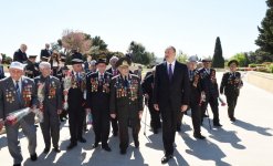 Президент Азербайджана и его супруга приняли участие в торжественной церемонии по случаю 71-й годовщины Победы над фашизмом (ФОТО)