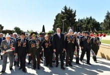 Президент Азербайджана и его супруга приняли участие в торжественной церемонии по случаю 71-й годовщины Победы над фашизмом (ФОТО)