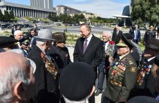 Президент Азербайджана и его супруга приняли участие в торжественной церемонии по случаю 71-й годовщины Победы над фашизмом (ФОТО)