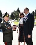 Президент Азербайджана и его супруга приняли участие в торжественной церемонии по случаю 71-й годовщины Победы над фашизмом (ФОТО)
