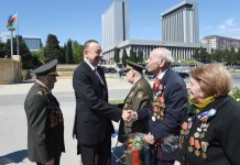 Президент Азербайджана и его супруга приняли участие в торжественной церемонии по случаю 71-й годовщины Победы над фашизмом (ФОТО)
