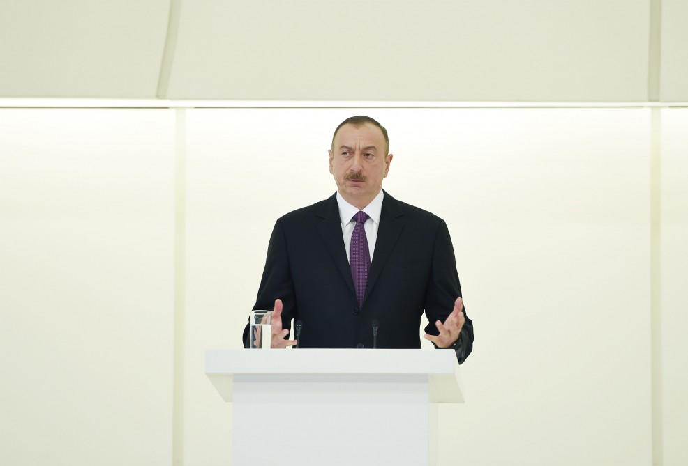 Президент Ильхам Алиев: Гейдар Алиев дважды приводил Азербайджан от спада, анархии, хаоса к развитию и прогрессу
