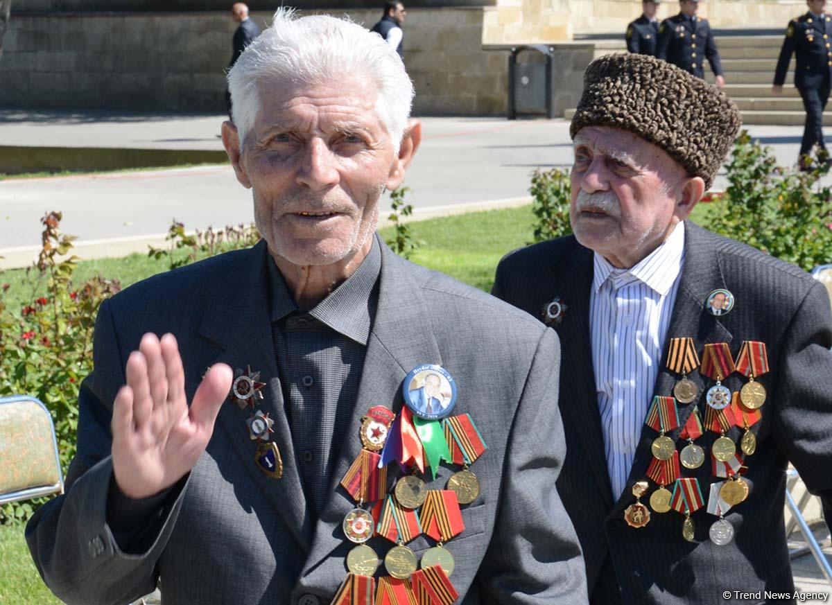 Общественность Азербайджана  отмечает День Победы (ФОТО)