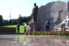 Общественность Азербайджана отмечает 93-ю годовщину со дня рождения общенационального лидера Гейдара Алиева (ФОТО)