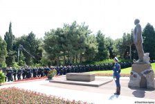 Общественность Азербайджана отмечает 93-ю годовщину со дня рождения общенационального лидера Гейдара Алиева (ФОТО)