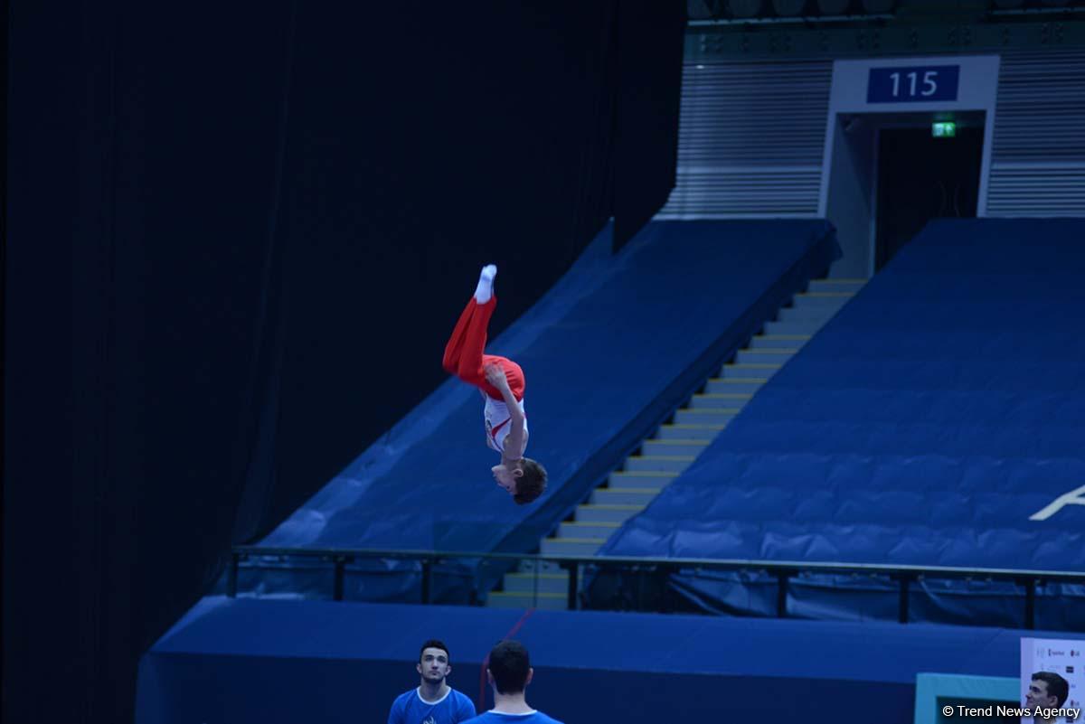 Стартовал второй день соревнований чемпионата Азербайджана и первенства Баку по прыжкам на батуте (ФОТО)