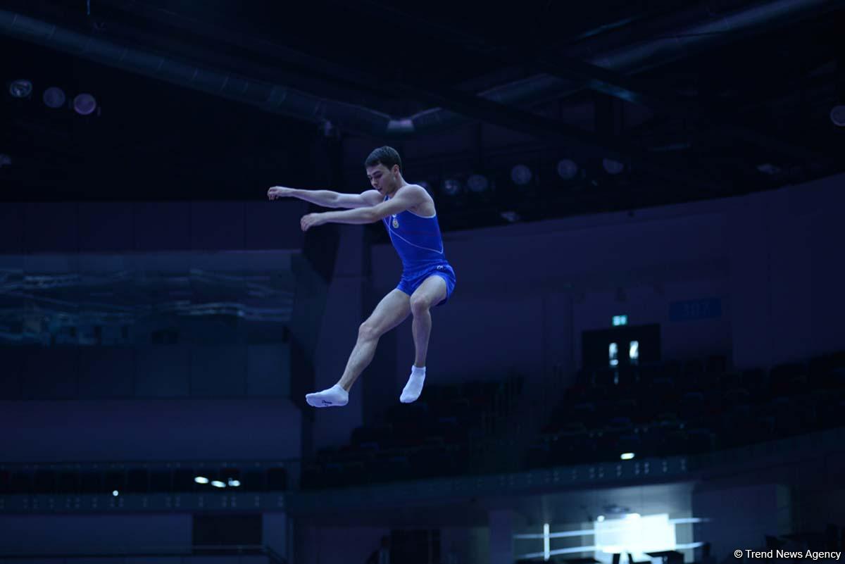 Стартовал второй день соревнований чемпионата Азербайджана и первенства Баку по прыжкам на батуте (ФОТО)