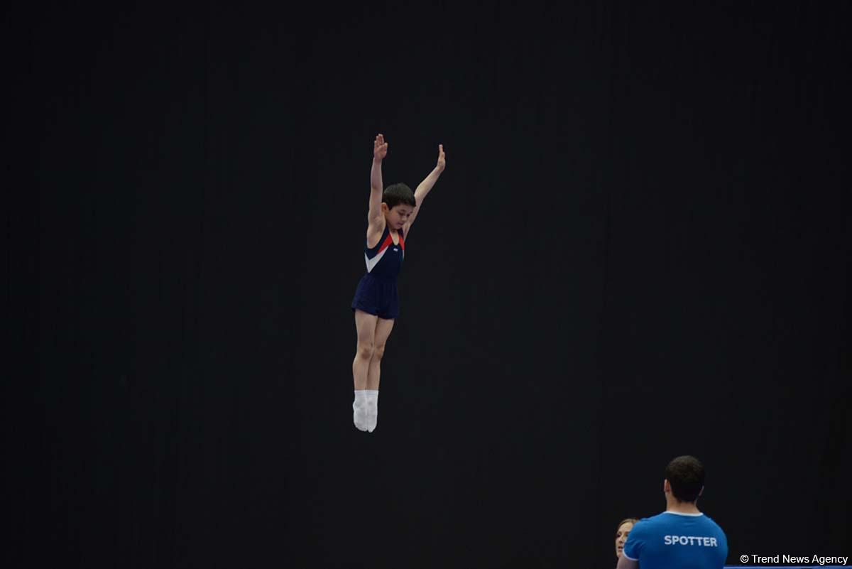 Стартовал второй день соревнований чемпионата Азербайджана и первенства Баку по прыжкам на батуте (ФОТО)
