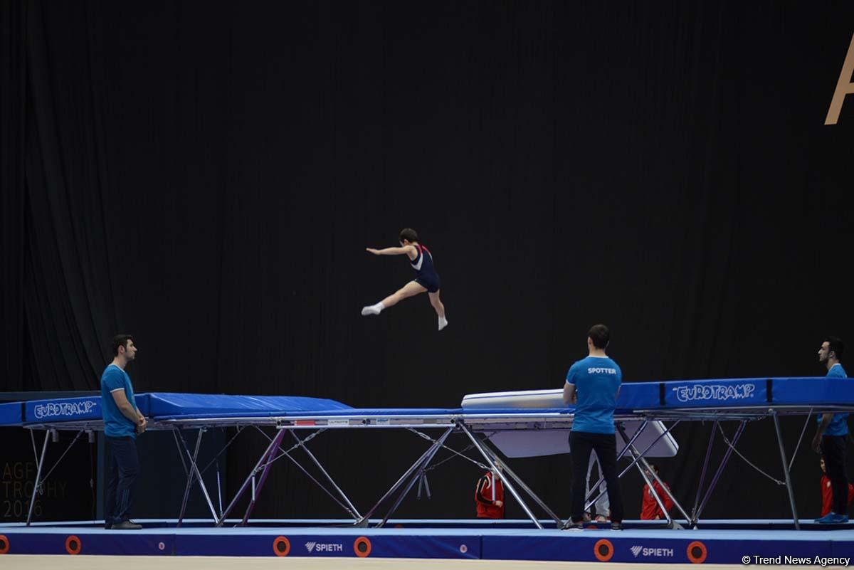 Стартовал второй день соревнований чемпионата Азербайджана и первенства Баку по прыжкам на батуте (ФОТО)