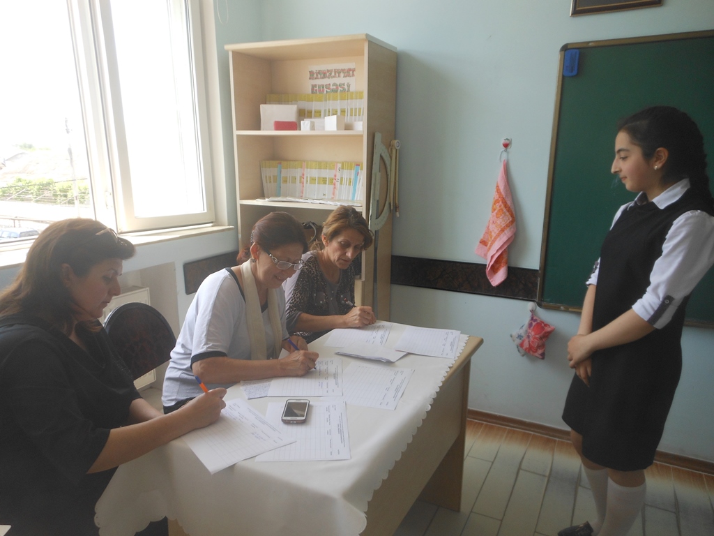 В Мингячевире и Уджаре прошла Олимпиада по русскому языку (ФОТО)