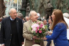 Вице-президент Фонда Гейдара Алиева Лейла Алиева приняла участие в  церемонии презентации бронзовой скульптуры Полада Бюльбюльоглу (ФОТО)