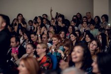 Ройа Айхан выступила с концертом: овации, цветы и селфи (ФОТО)