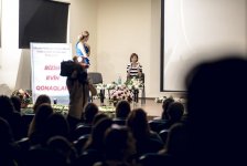 Ройа Айхан выступила с концертом: овации, цветы и селфи (ФОТО)
