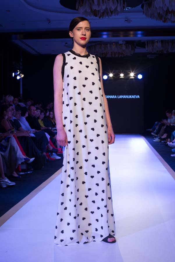 Потрясающее открытие Azerbaijan Fashion Week – яркие краски и тренды сезона (ФОТО)