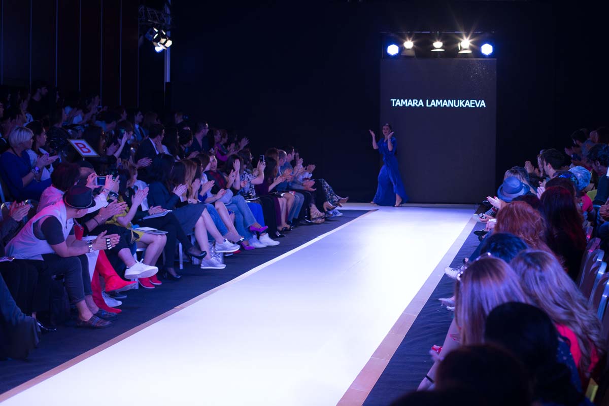 Потрясающее открытие Azerbaijan Fashion Week – яркие краски и тренды сезона (ФОТО)