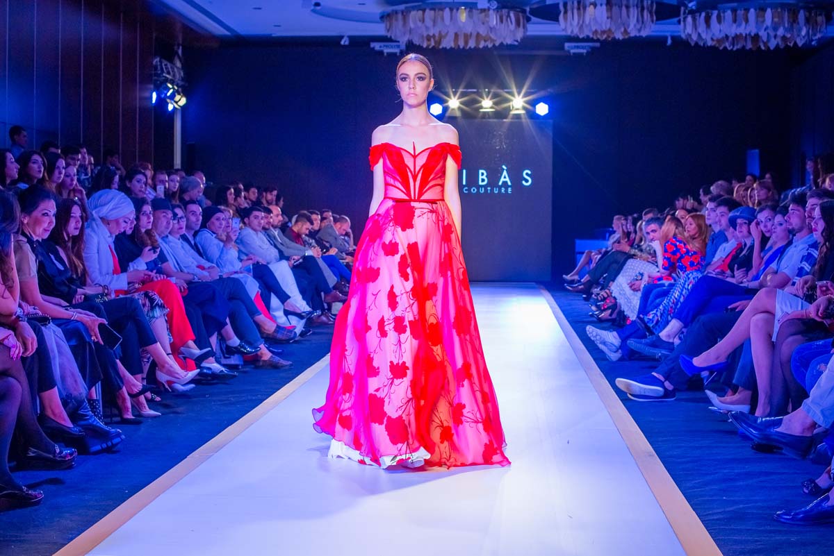 Потрясающее открытие Azerbaijan Fashion Week – яркие краски и тренды сезона (ФОТО)