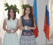 В Баку открылась семейная художественная выставка (ФОТО)