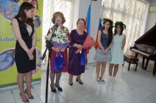 В Баку открылась семейная художественная выставка (ФОТО)