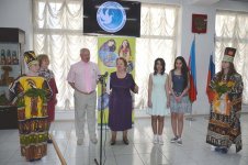 В Баку открылась семейная художественная выставка (ФОТО)