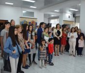 В Баку открылась семейная художественная выставка (ФОТО)