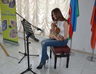 В Баку открылась семейная художественная выставка (ФОТО)