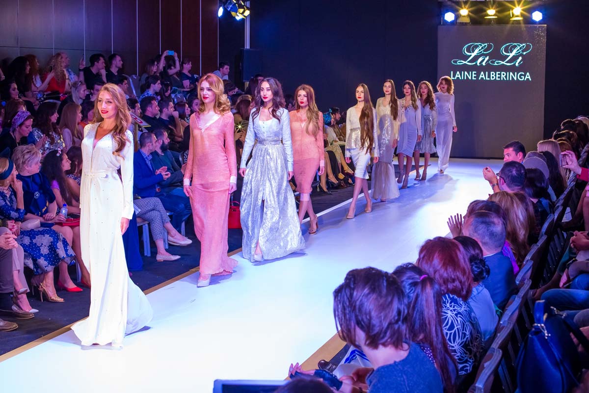 Дети и взрослые "взорвали" Баку на Azerbaijan Fashion Week (ФОТО)