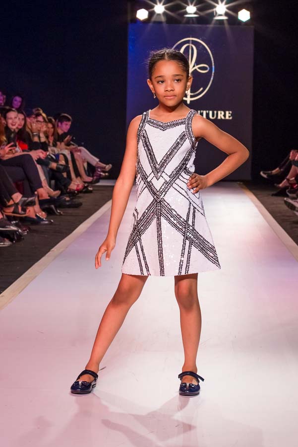 Дети и взрослые "взорвали" Баку на Azerbaijan Fashion Week (ФОТО)