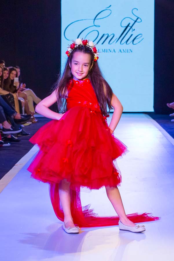 Дети и взрослые "взорвали" Баку на Azerbaijan Fashion Week (ФОТО)