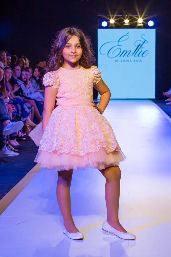 Дети и взрослые "взорвали" Баку на Azerbaijan Fashion Week (ФОТО)
