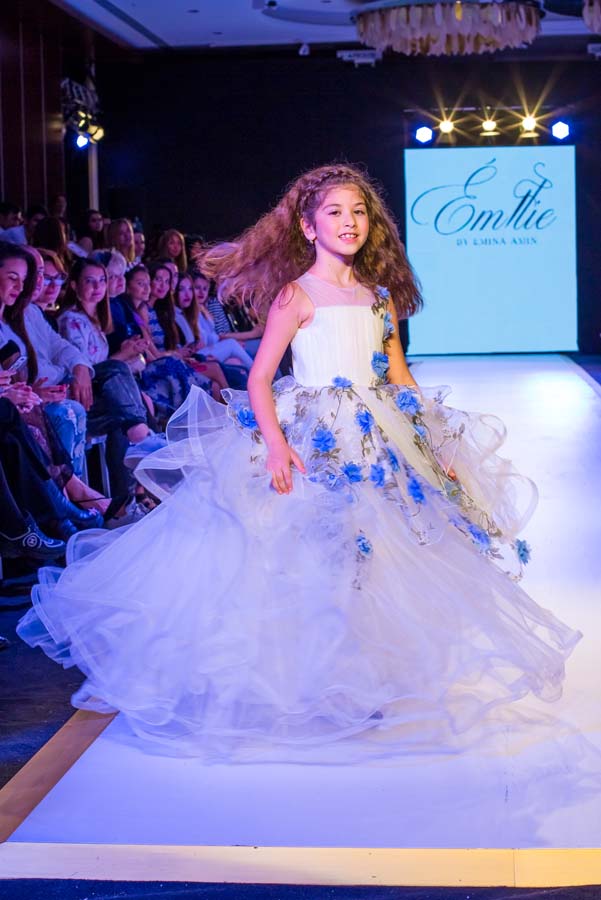 Дети и взрослые "взорвали" Баку на Azerbaijan Fashion Week (ФОТО)