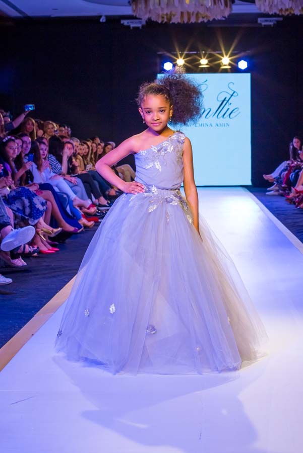 Дети и взрослые "взорвали" Баку на Azerbaijan Fashion Week (ФОТО)