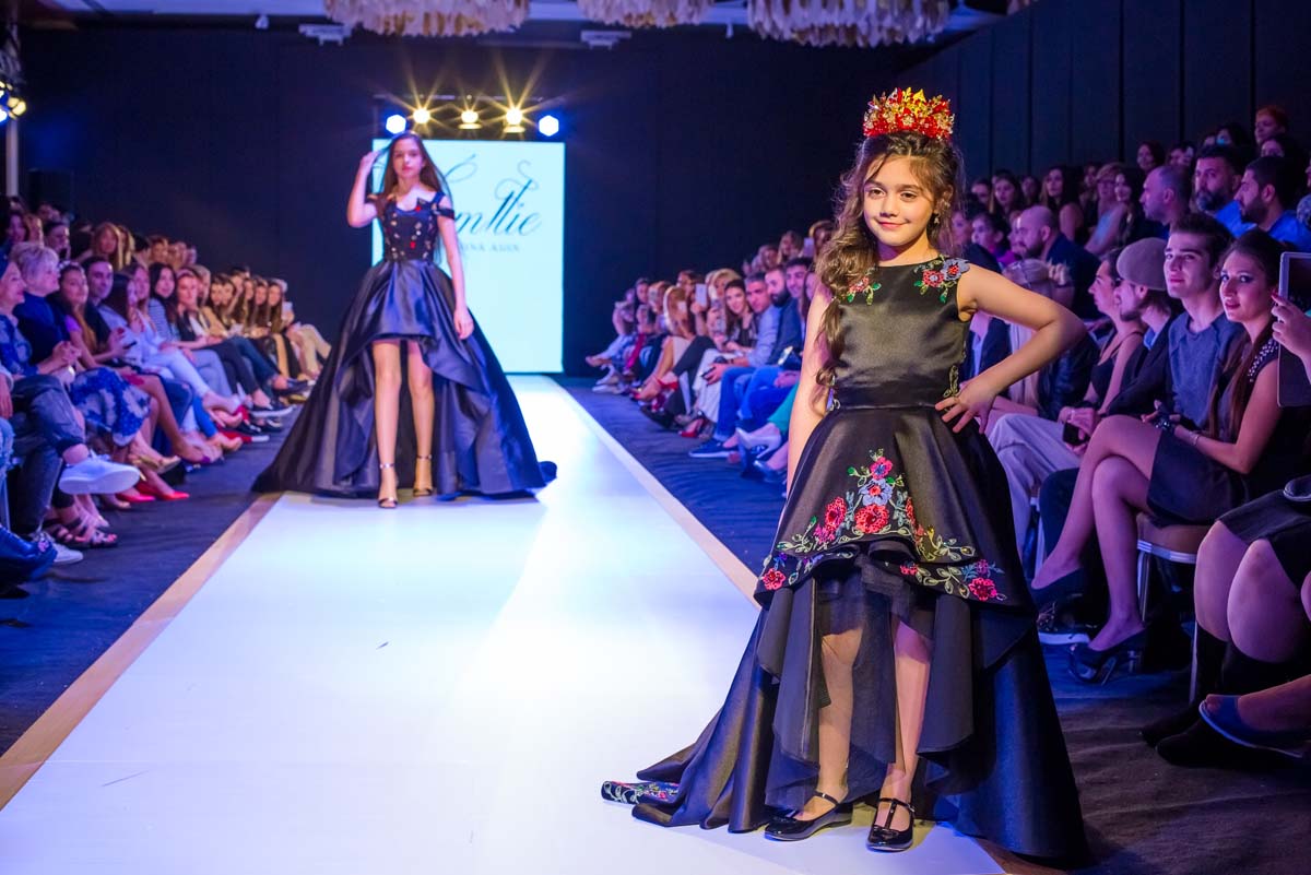 Дети и взрослые "взорвали" Баку на Azerbaijan Fashion Week (ФОТО)