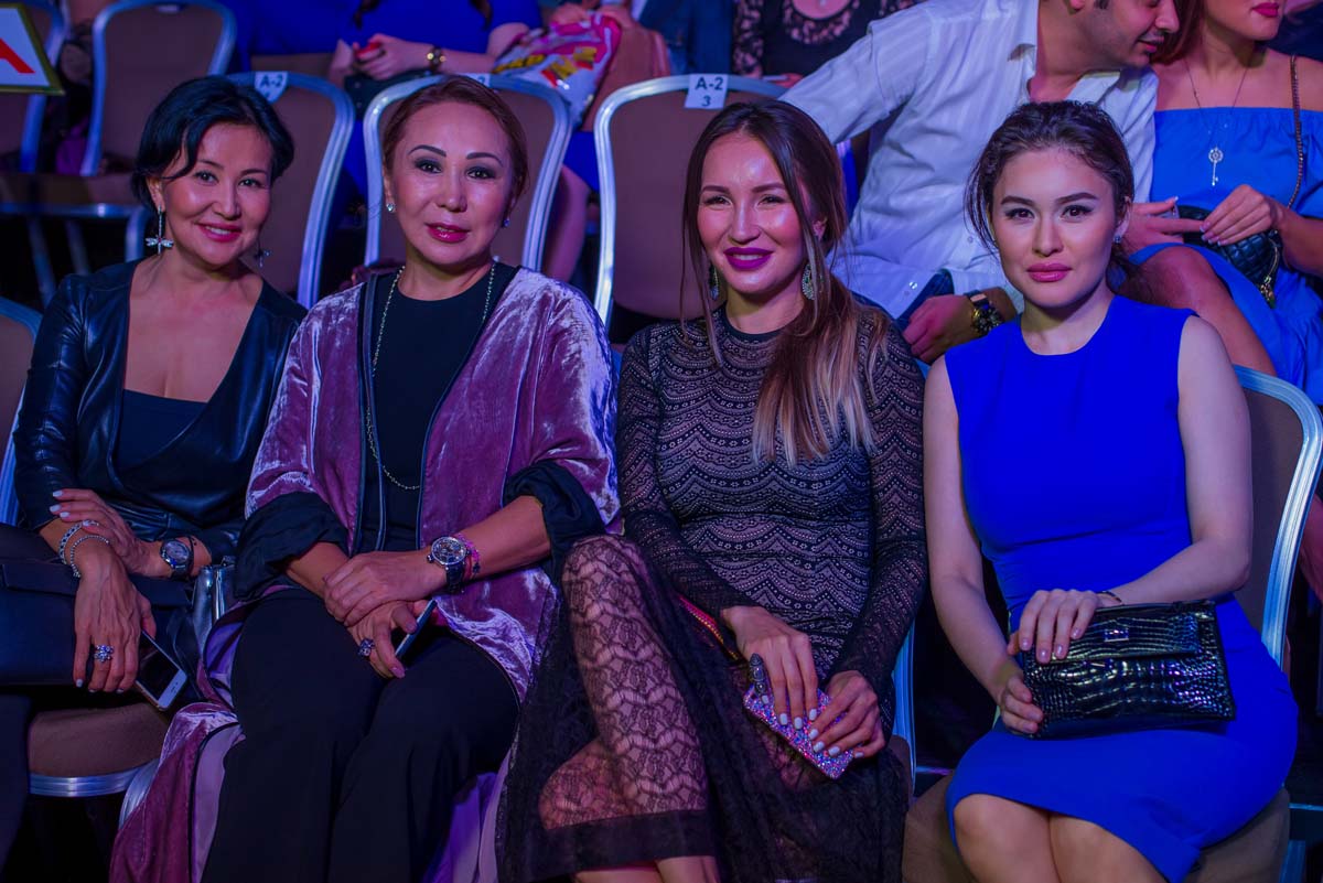 Дети и взрослые "взорвали" Баку на Azerbaijan Fashion Week (ФОТО)