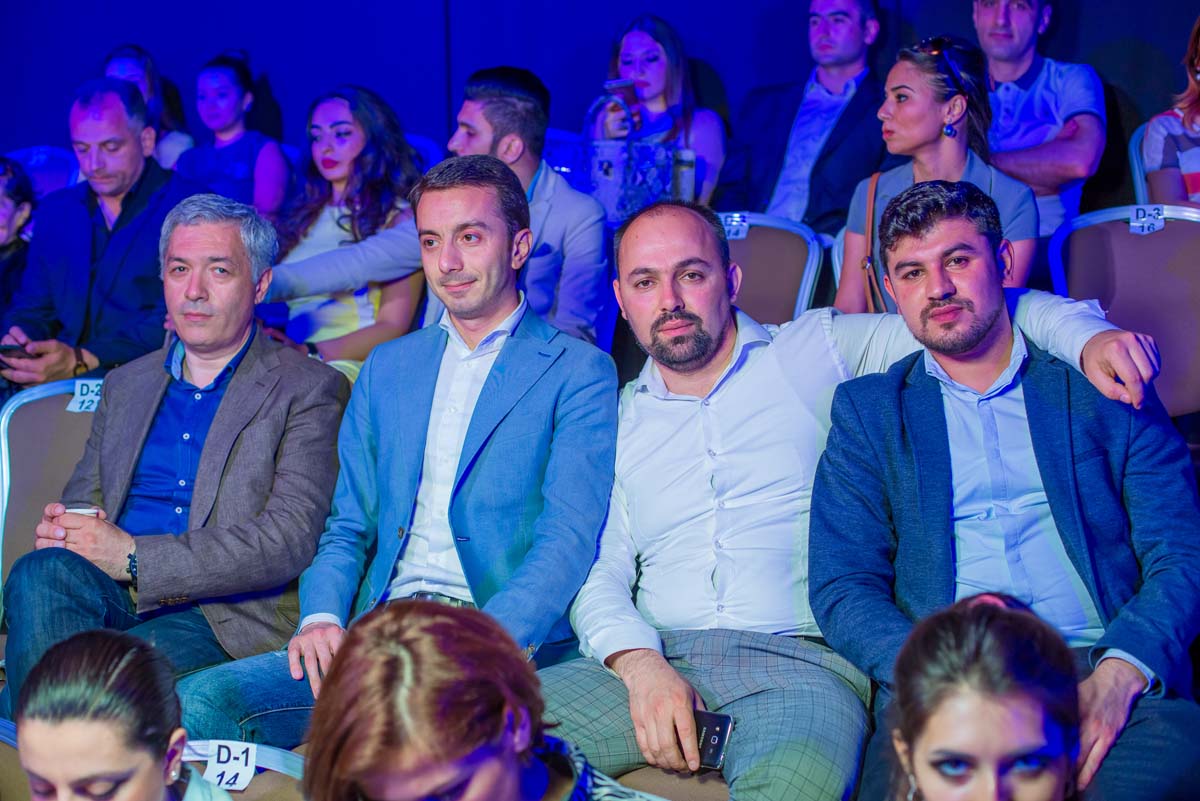 Дети и взрослые "взорвали" Баку на Azerbaijan Fashion Week (ФОТО)