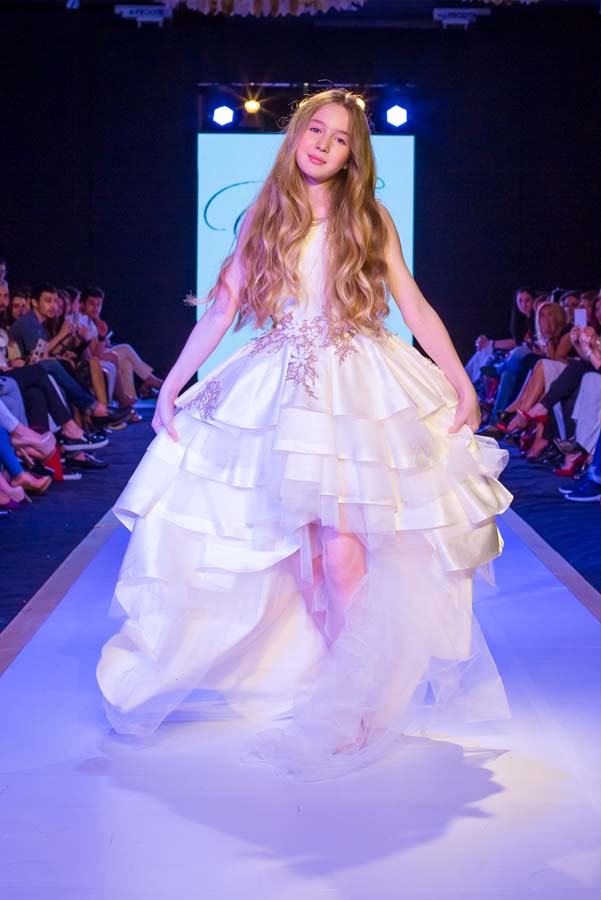 Дети и взрослые "взорвали" Баку на Azerbaijan Fashion Week (ФОТО)