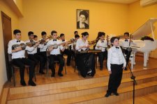 Детский хор бакинской школы исполнил "Qarabağ şikəstəsi" (ФОТО)
