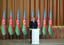Президент Ильхам Алиев принял участие в официальном приеме по случаю Дня Республики (ФОТО)