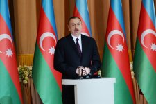 Президент Ильхам Алиев принял участие в официальном приеме по случаю Дня Республики (ФОТО)