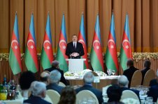 Президент Ильхам Алиев принял участие в официальном приеме по случаю Дня Республики (ФОТО)