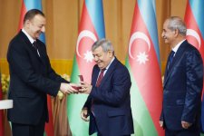 Президент Ильхам Алиев принял участие в официальном приеме по случаю Дня Республики (ФОТО)