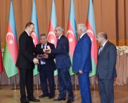 Президент Ильхам Алиев принял участие в официальном приеме по случаю Дня Республики (ФОТО)