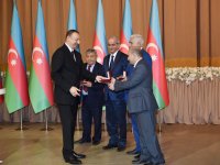Президент Ильхам Алиев принял участие в официальном приеме по случаю Дня Республики (ФОТО)