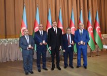 Президент Ильхам Алиев принял участие в официальном приеме по случаю Дня Республики (ФОТО)