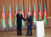 Президент Ильхам Алиев принял участие в официальном приеме по случаю Дня Республики (ФОТО)