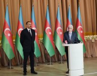 Президент Ильхам Алиев принял участие в официальном приеме по случаю Дня Республики (ФОТО)