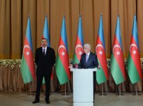 Президент Ильхам Алиев принял участие в официальном приеме по случаю Дня Республики (ФОТО)