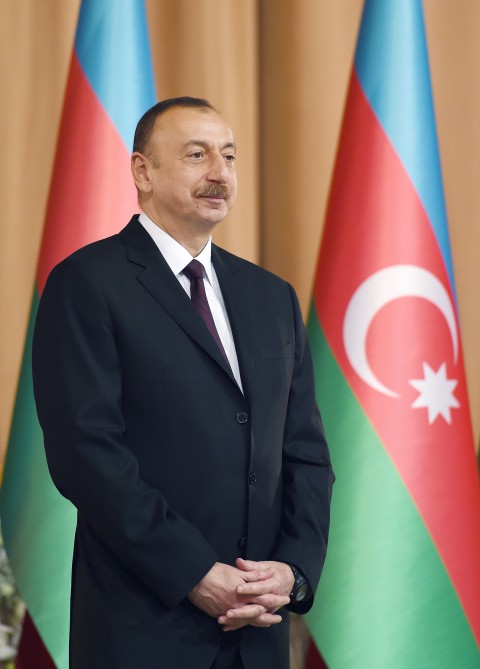Президент Ильхам Алиев принял участие в официальном приеме по случаю Дня Республики (ФОТО)