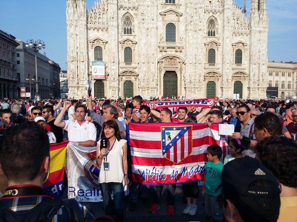 Флаг Азербайджана на Piazza del Duomo – Милан встречает финал Лиги чемпионов (ФОТО)