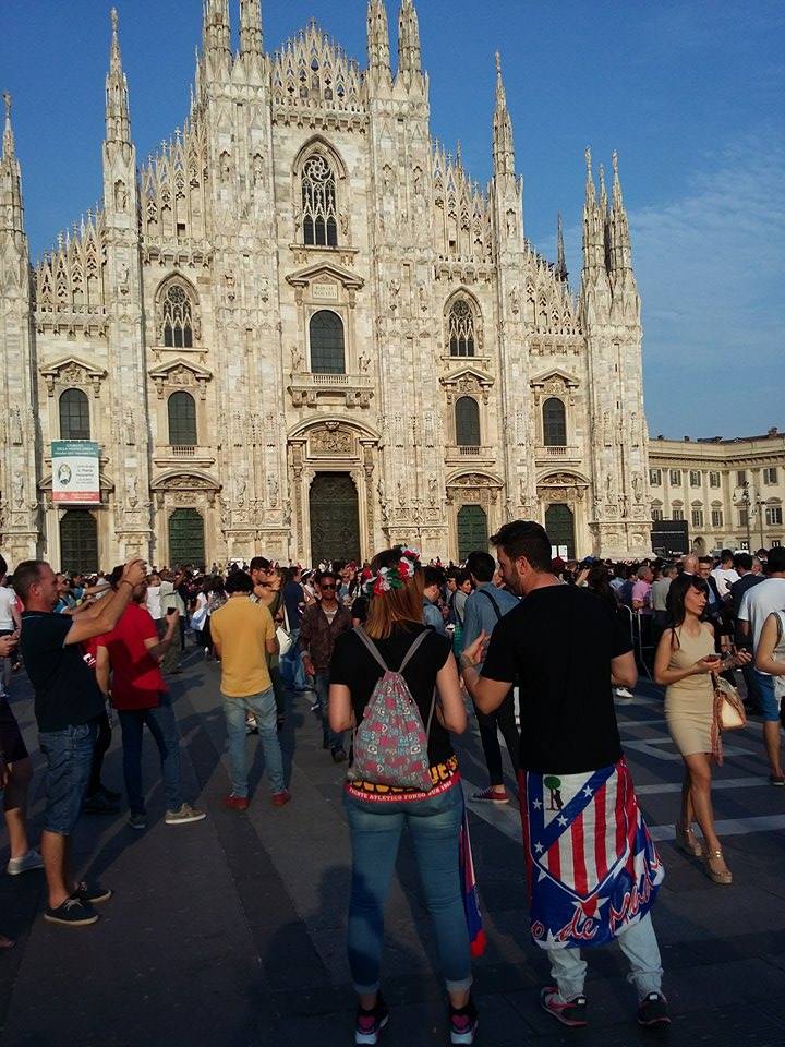 Флаг Азербайджана на Piazza del Duomo – Милан встречает финал Лиги чемпионов (ФОТО)